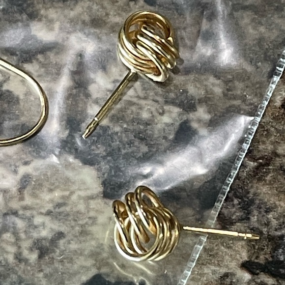 🔥2 Pair Of Vintage 14K earrings - Picture 7 of 9